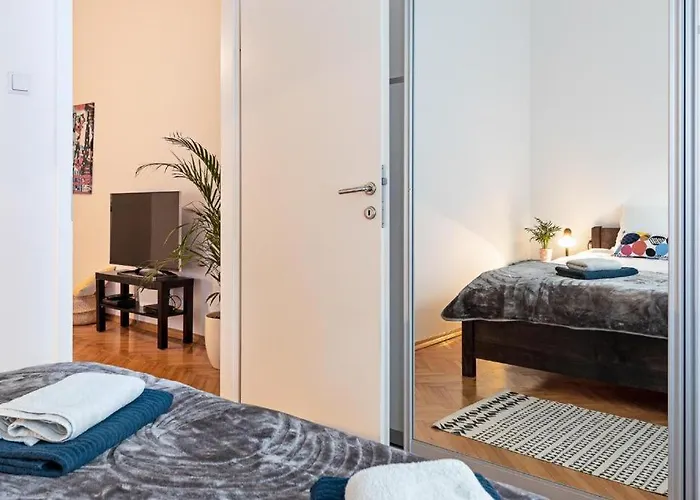 Lea And Maks\'S City Apartment Urban Stay