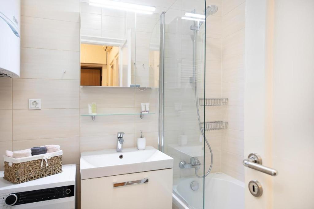 Lea And Maks's Urban Apartment