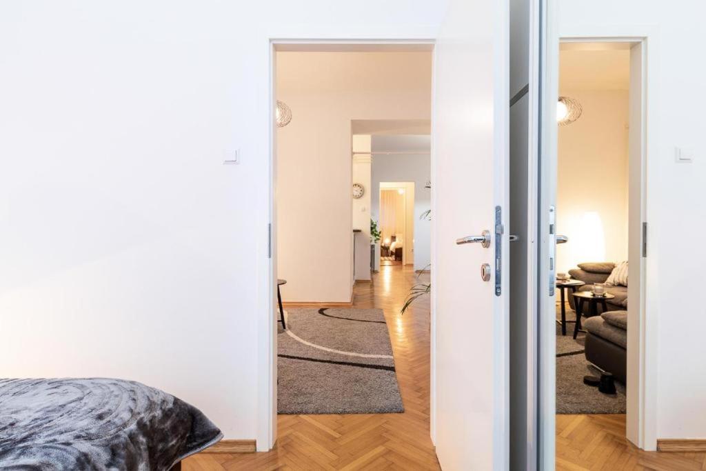 Lea And Maks's Urban Apartment Zagreb