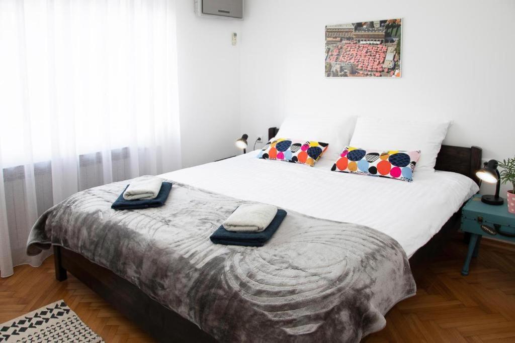 Lea And Maks's Urban Apartment *